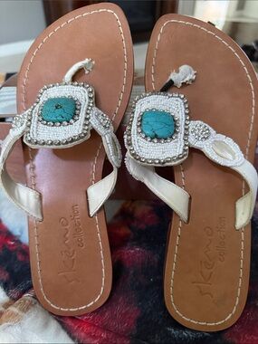 Skemo Magda White Sandals with Turquoise Accent Size 9